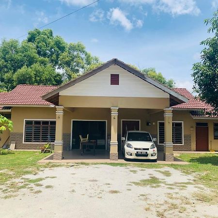 Nabilah Homestay, Besut Kampung Raja Екстер'єр фото